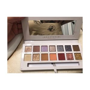 Anastasia Beverly Hills _X Carli Byble Pallete